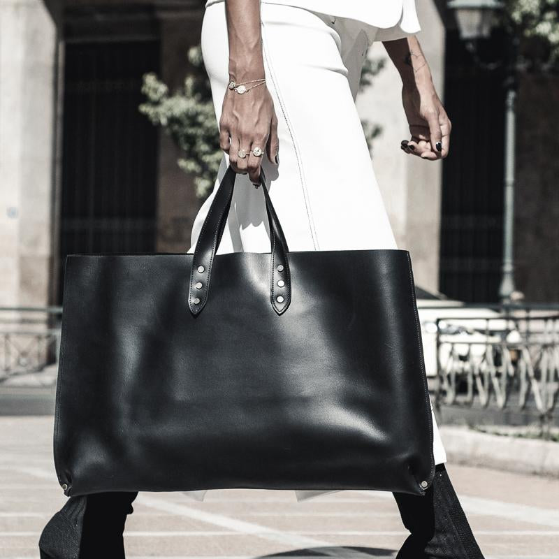model walking with 3rd-floor,handmade leather-bag jet-set,black